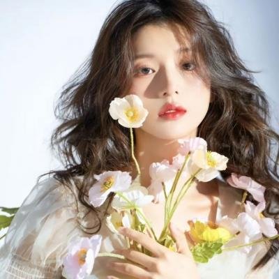 就这样，我们把金鱼放入了泳池